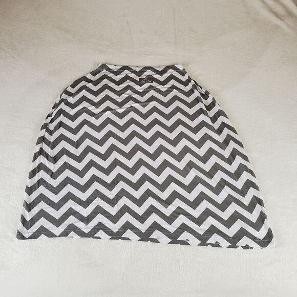 Itzy Ritzy 4 in 1 Chevron Print Nurser & Scarf One Size - Picture 1 of 8